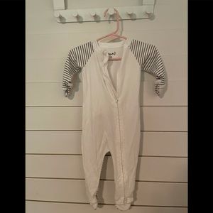 Footed pajamas by Goumikids